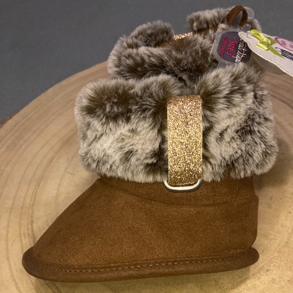 ⭐️NWT⭐️ First Steps size 3(6-9 months) baby girl glitter faux fur boots in brown
